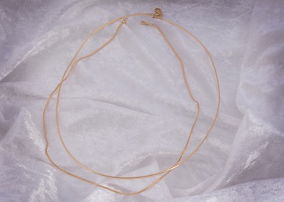 Lot 14 - Two continental 750 marked necklaces