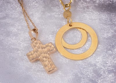 Lot 17 - A collection of modern 9ct gold necklaces