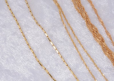 Lot 19 - A collection of 9ct gold necklaces