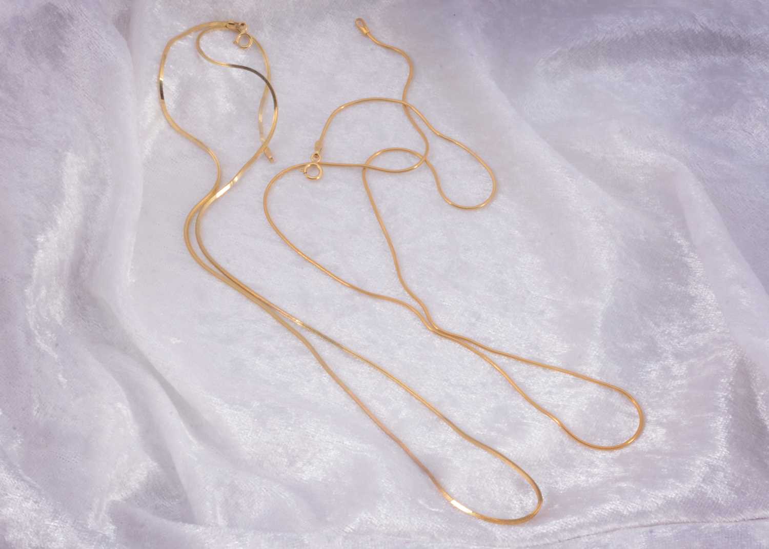 Lot 25 - A 9ct gold fine link necklace