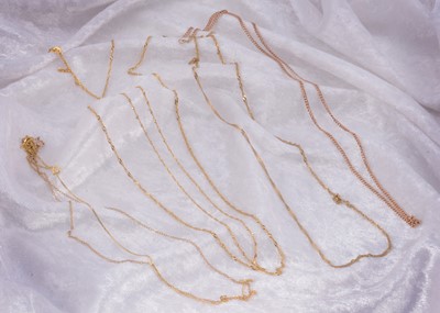 Lot 26 - A collection of gold necklaces