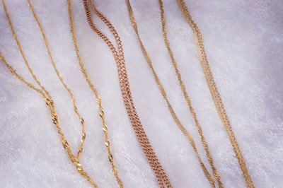 Lot 26 - A collection of gold necklaces