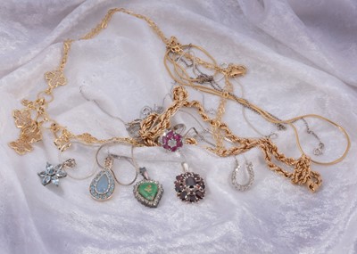 Lot 27 - A collection of silver and silver gilt jewels