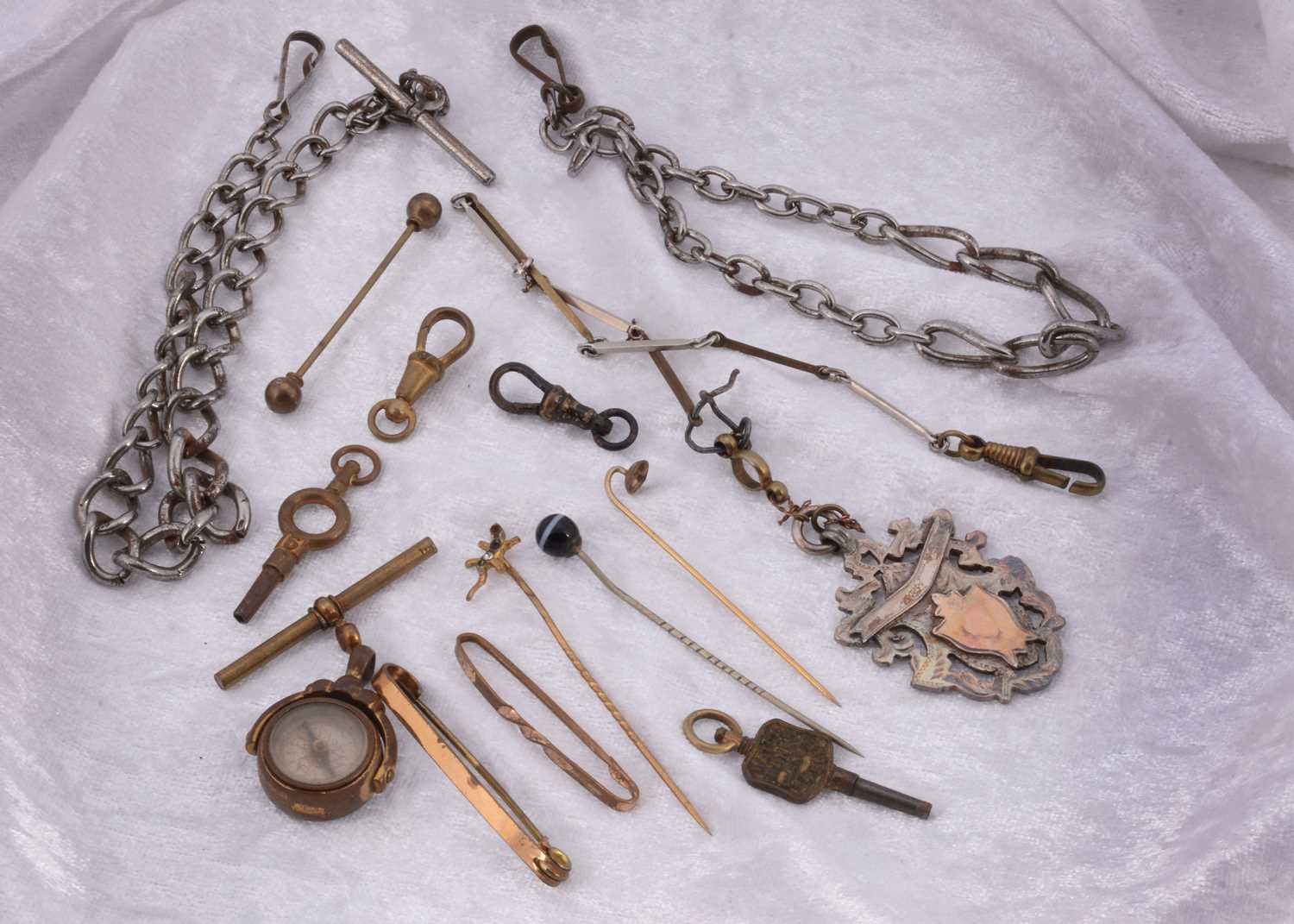 Lot 29 - A collection of silver chains