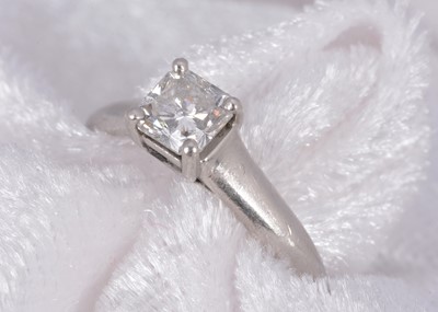 Lot 31 - A Tiffany & Co diamond platinum set solitaire