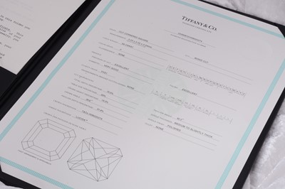 Lot 31 - A Tiffany & Co diamond platinum set solitaire