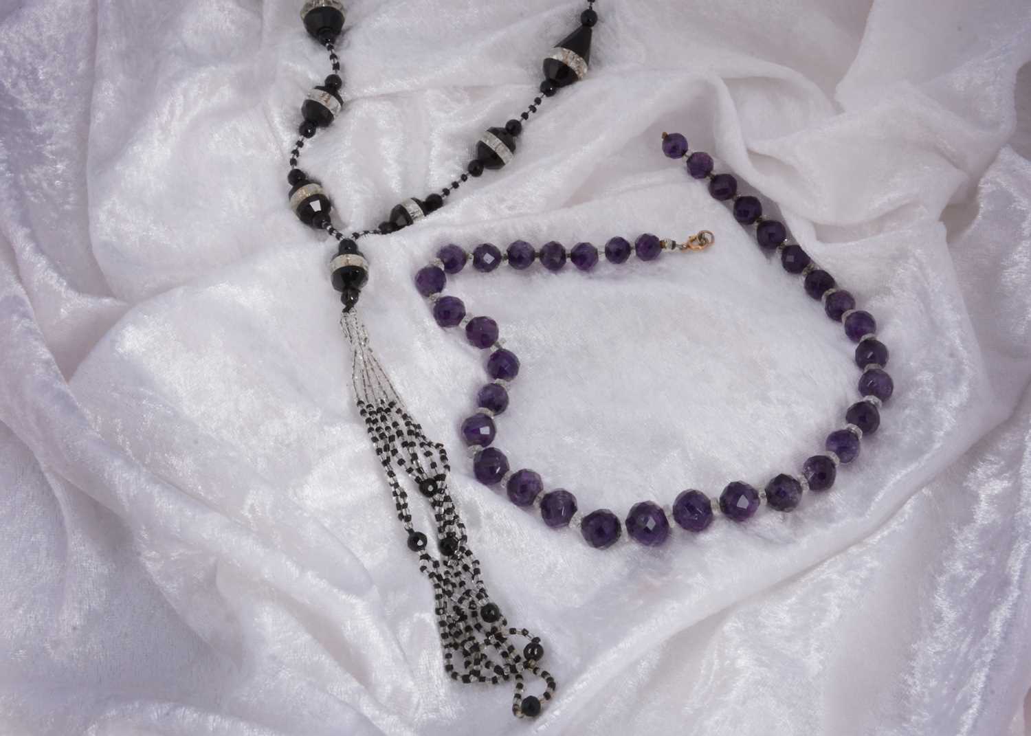 Lot 33 - An art deco flapper's necklace with black and white glass beads