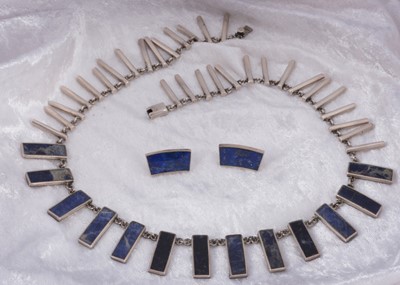 Lot 45 - A Mexican lapis lazuli silver fringe necklace