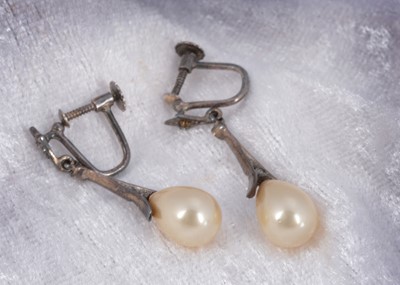 Lot 50 - A pair of silver earrings