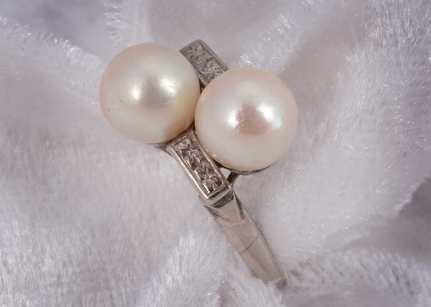 Lot 56 - A 14k marked cultured pearl crossover dress ring