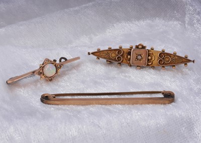 Lot 61 - Three 9ct gold bar brooches