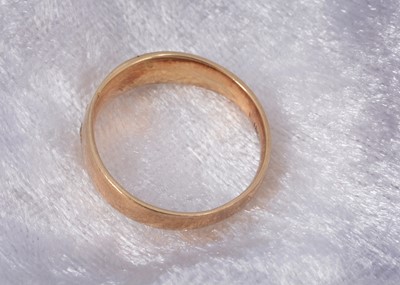 Lot 66 - An 18ct gold seed pearl dress ring