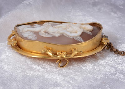 Lot 73 - A 19th Century carved shell oval cameo