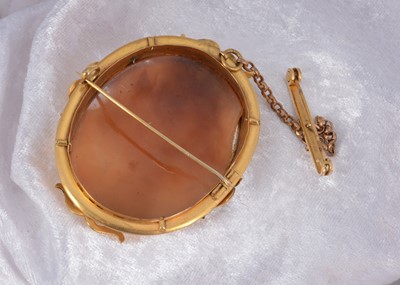Lot 73 - A 19th Century carved shell oval cameo