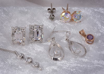 Lot 74 - A collection of 9ct gold gem set and plain earrings