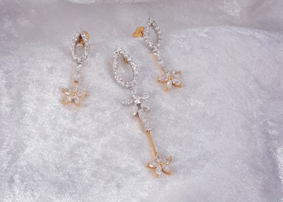 Lot 75 - A continental cubic zirconia two colour pendant and earring set