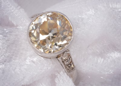 Lot 76 - An old cut diamond solitaire