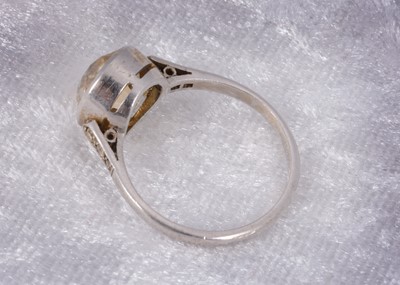 Lot 76 - An old cut diamond solitaire