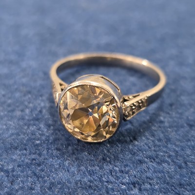 Lot 76 - An old cut diamond solitaire