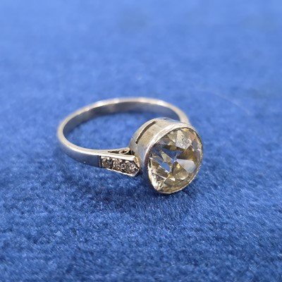 Lot 76 - An old cut diamond solitaire