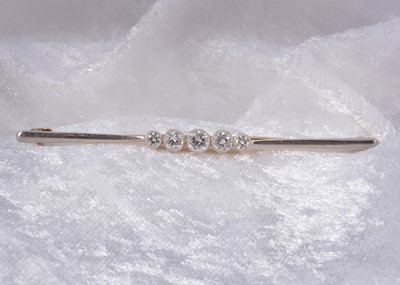 Lot 79 - A five stone diamond 15ct gold bar brooch
