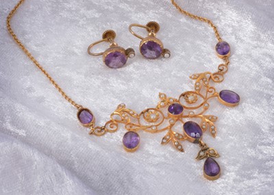 Lot 85 - An Edwardian 9ct gold amethyst and seed pearl necklace