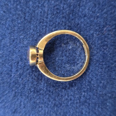 Lot 87 - An 18ct gold single sapphire set dress ring