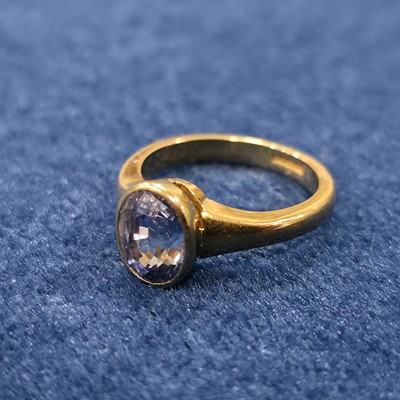 Lot 87 - An 18ct gold single sapphire set dress ring