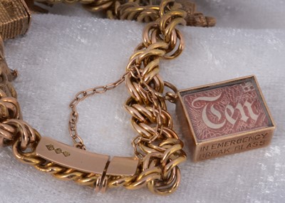 Lot 88 - An Edwardian 15ct gold curb link bracelet