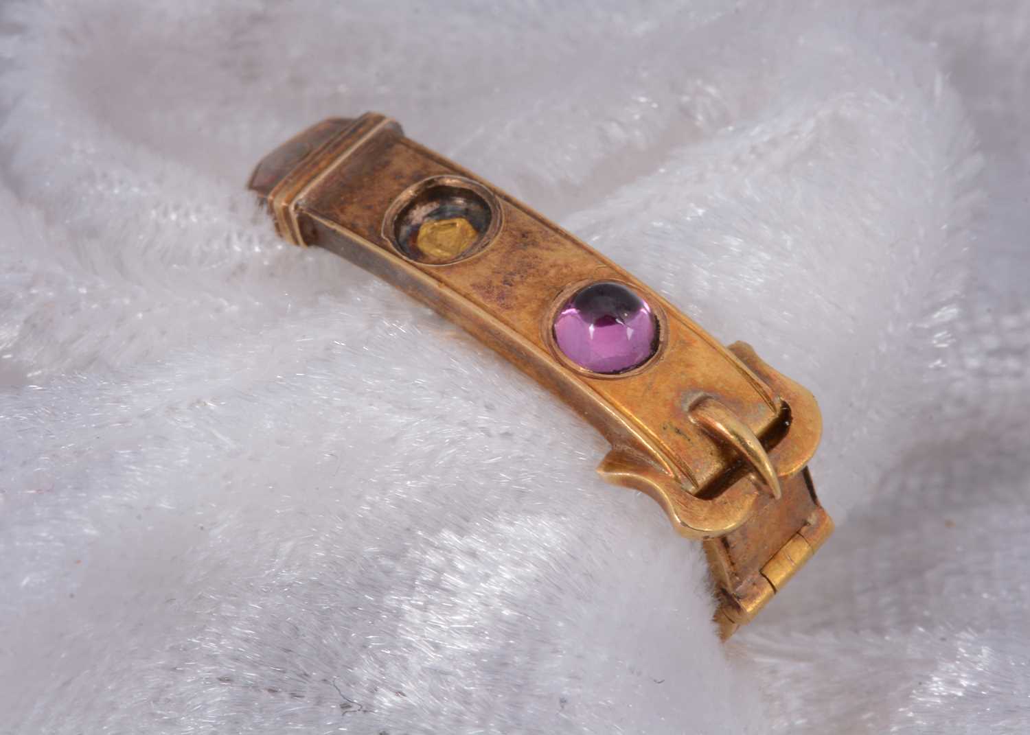 Lot 89 - An Edwardian gold scarf toggle