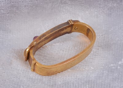 Lot 89 - An Edwardian gold scarf toggle