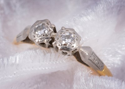 Lot 116 - An 18ct gold and platinum diamond set dress ring