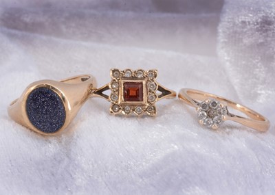 Lot 117 - Three 9ct gold rings