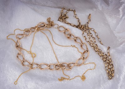 Lot 121 - Two 9ct gold necklaces