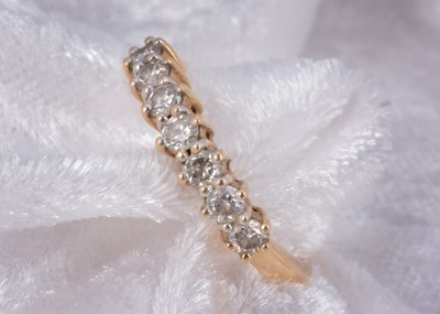 Lot 125 - An 18ct gold seven stone diamond dress ring