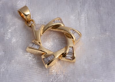 Lot 172 - An 18ct yellow gold diamond set 'Star of David' pendant