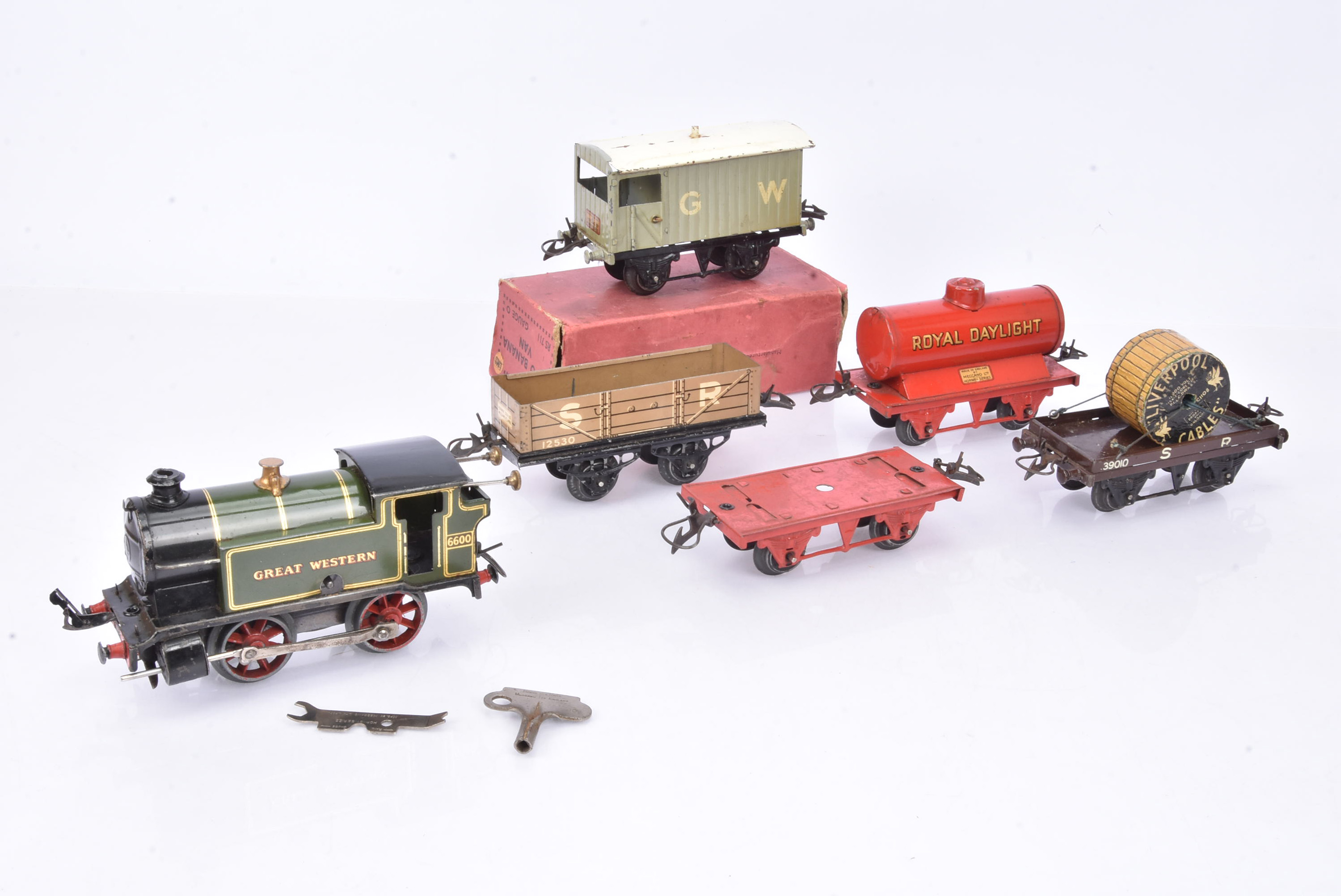 Hornby 0 Gauge clockwork GWR Tank Engine and various GWR and SR Wagons ...