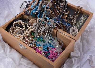 Lot 180 - An early 20th century silver plated and mauve paste set oval locket