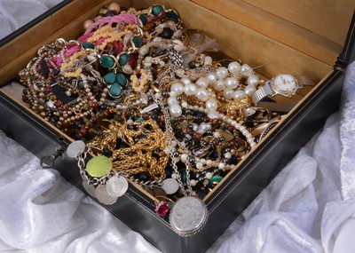 Lot 185 - A silver oval engraved locket