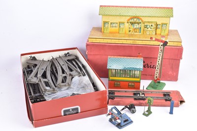 Lot 176 - Hornby Series  0 Gauge No 4 Station Signal Box and Clockwork Track