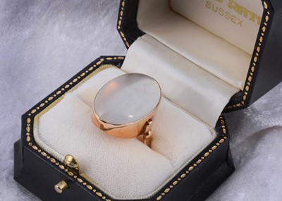 Lot 191 - A 9ct gold moonstone dress ring