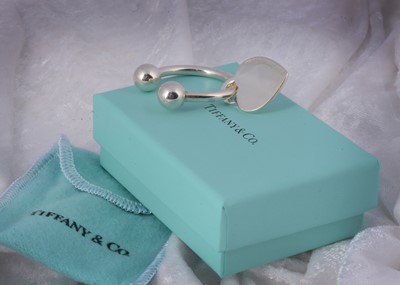 Lot 193 - A silver Tiffany & Co horse shoe key ring