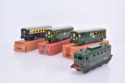 Lot 177 - French Trains  Hornby 0 Gauge 3-Rail Locomotive and bogie Coaches