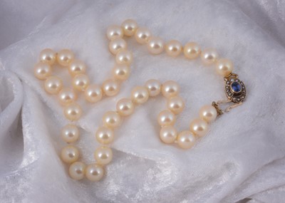Lot 205 - A string of cultured pearls