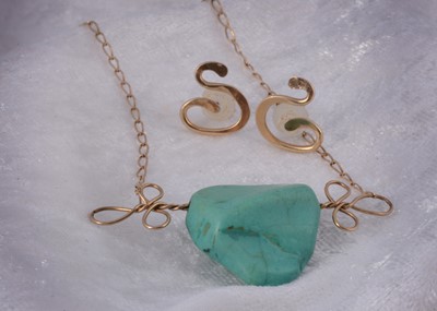Lot 212 - A Hazel Bunyan turquoise bolder necklace