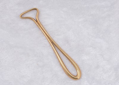 Lot 229 - A continental art deco 14k marked button loop