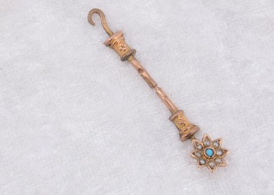 Lot 233 - A novelty Victorian stick pin button hook