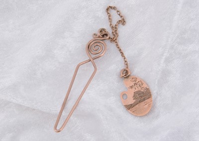 Lot 238 - A novelty fob and loop button hook