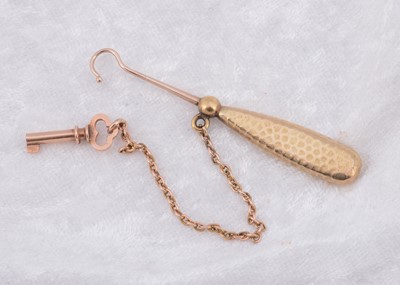 Lot 264 - A lapel chain link button hook