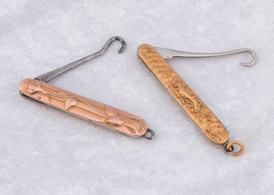 Lot 268 - A continental art nouveau gold covered folding button hook